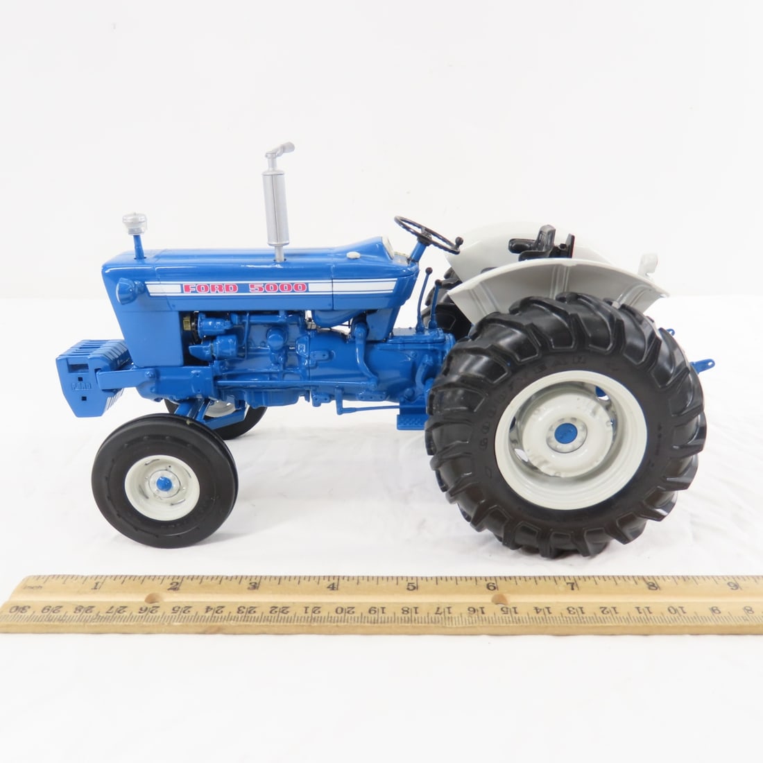 ERTL Precision Series FORD 5000 WF Tractor - 2