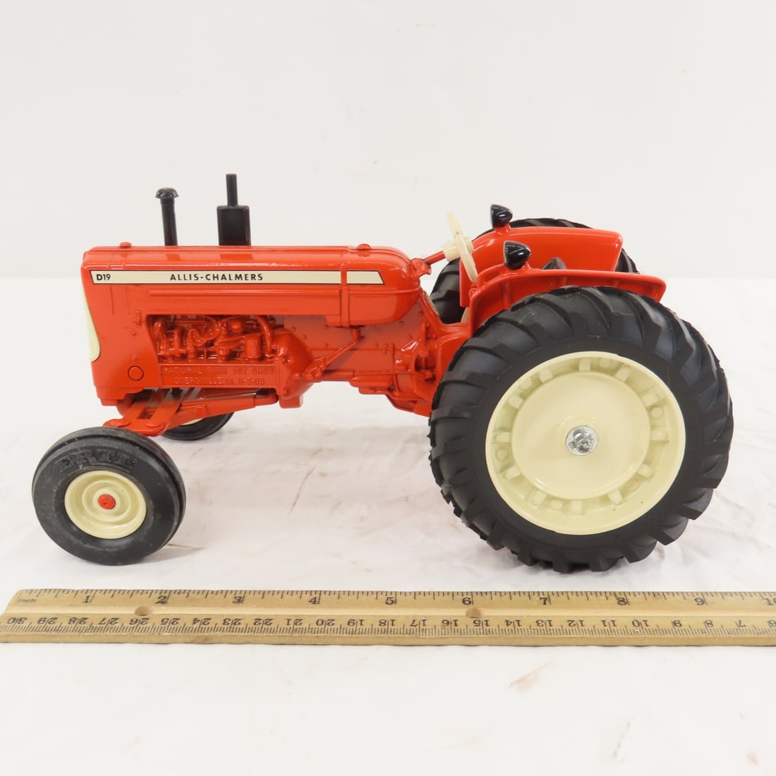 ERTL Allis-Chalmers D19 Tractor 1989 Toy Farmer - 2
