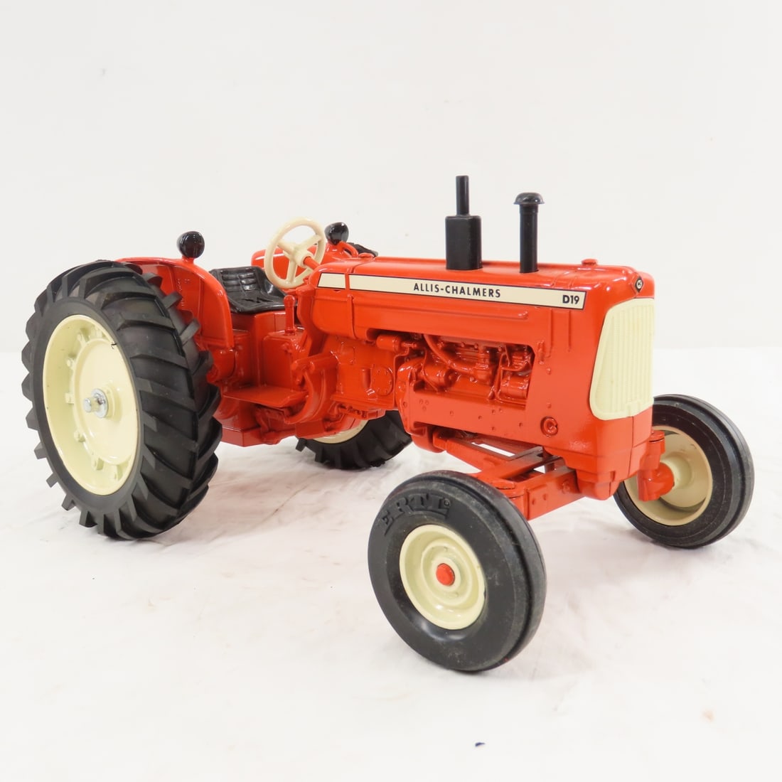 ERTL Allis-Chalmers D19 Tractor 1989 Toy Farmer - 7