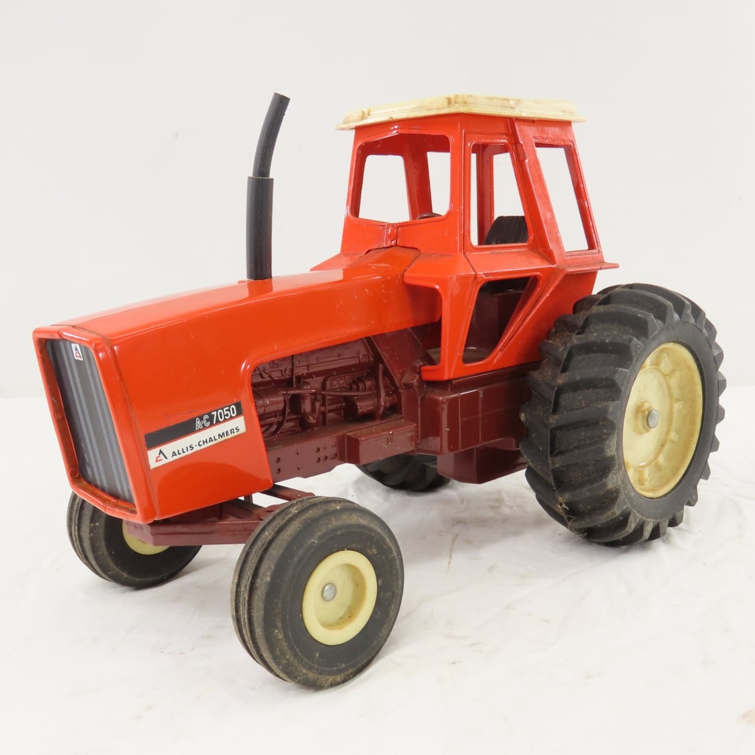 ERTL Allis-Chalmers 7050 Maroon Belly WF Tractor: ERTL Allis-Chalmers 7050 Maroon Belly WF Tractor - with Cab, 1/16 diecast, LOT SIZE: 11x7x8" 3.5 LBSAll information and photos, which are part of the description) are intended to be as accurate as