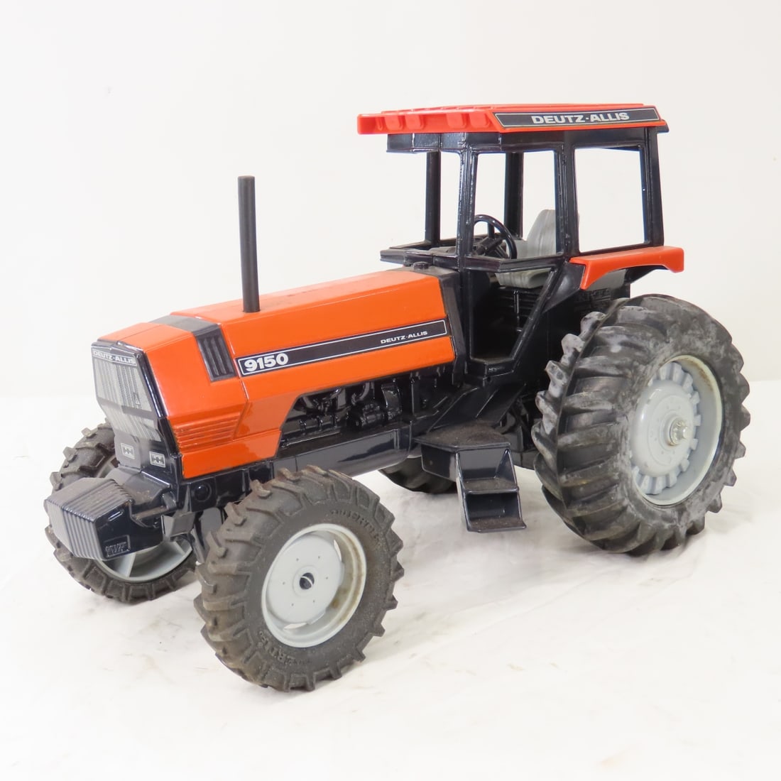 ERTL Deutz-Allis 9150 WF Tractor with ROPS (1 of 18)