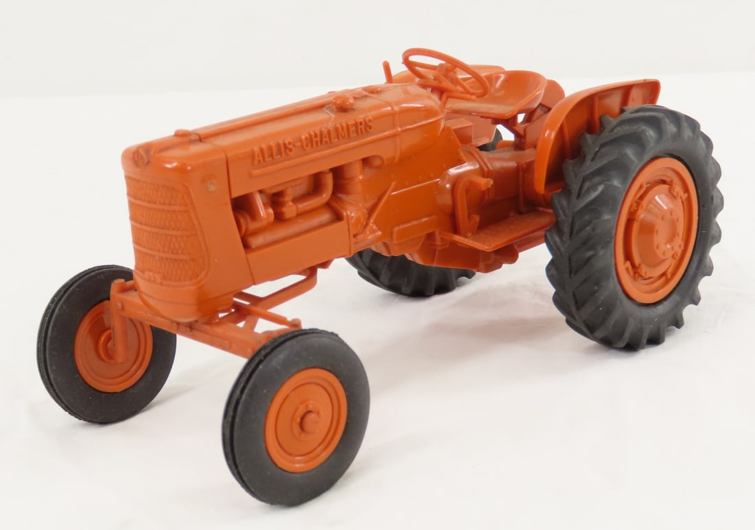 Strombecker Kaysun Allis-Chalmers D-14Tractor: Strombecker Kaysun Allis-Chalmers D-14Tractor - plastic 1/16 scale. LOT SIZE: 6x4x4" 1 LBAll information and photos, which are part of the description) are intended to be as accurate as possible, but