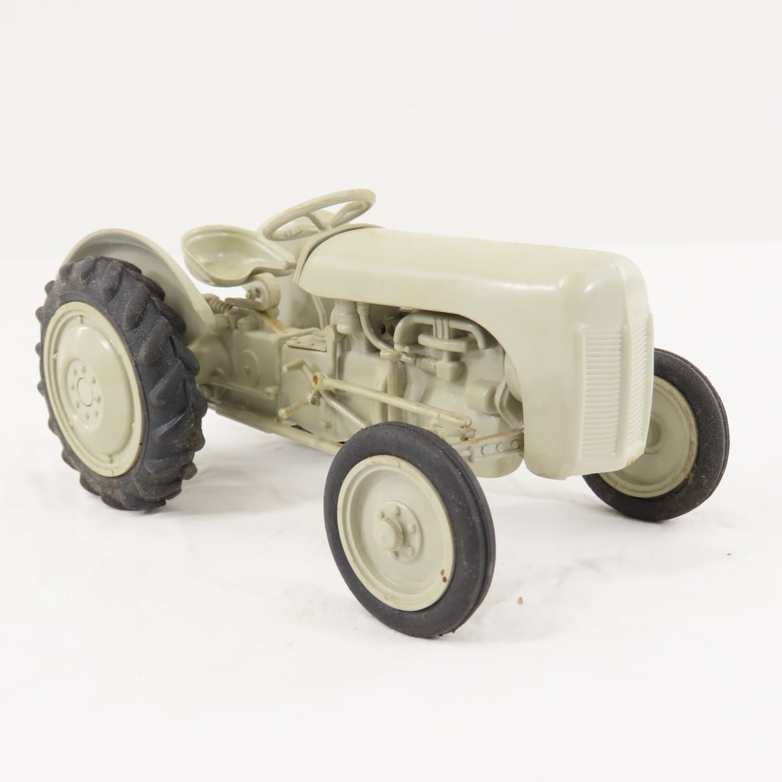 2 Ferguson TO-30 Plastic Tractor Models - 7