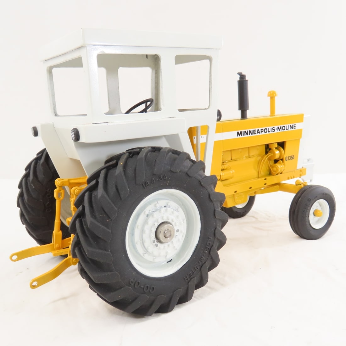 Gilbert Berg M-M White G1355 Tractor w/ Cab - 5