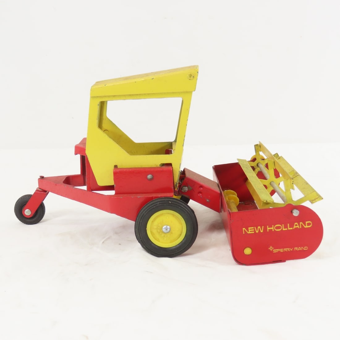 ERTL New Holland Sperry Rand Swather - 6