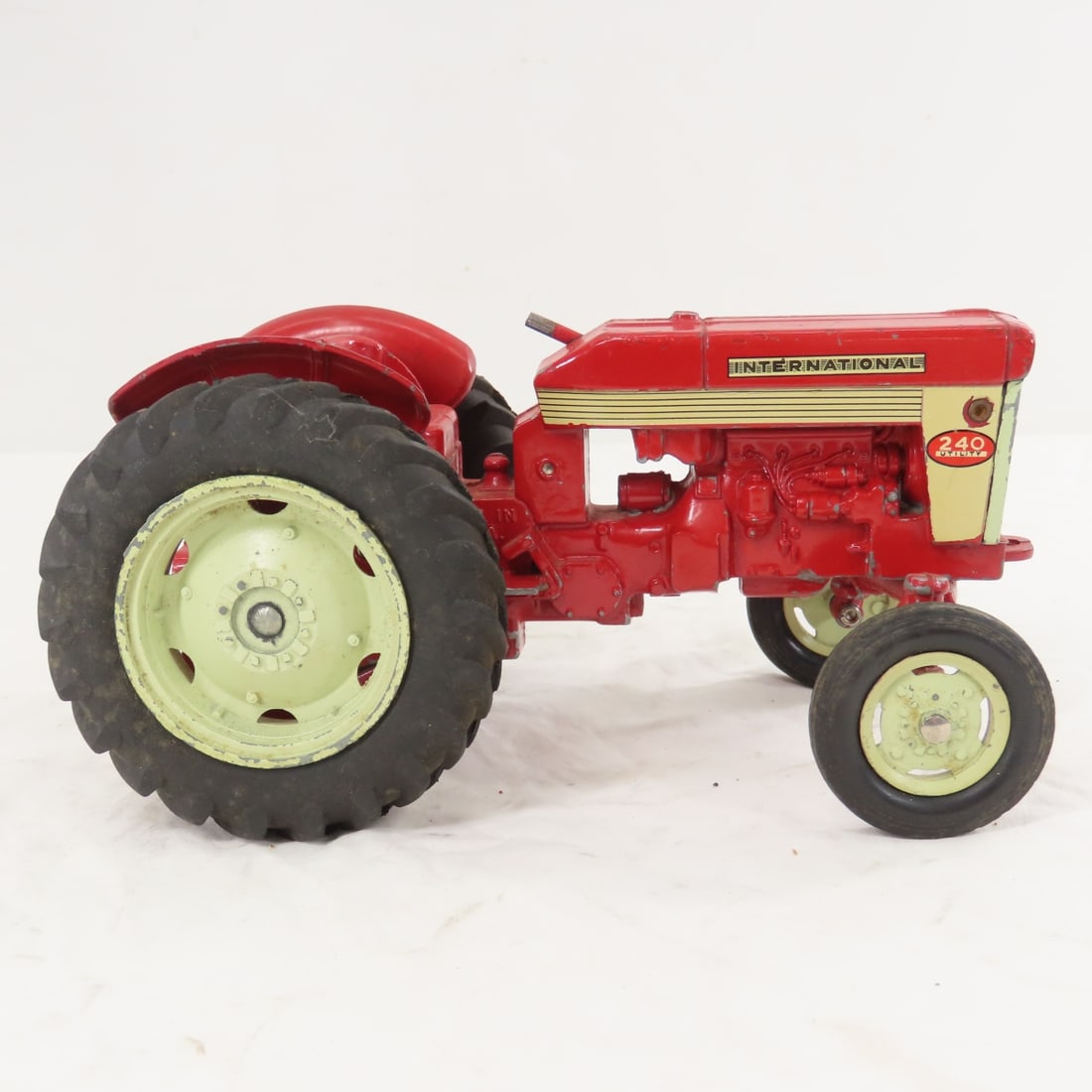 ERTL International 240 & 340 Utility Tractors - 6
