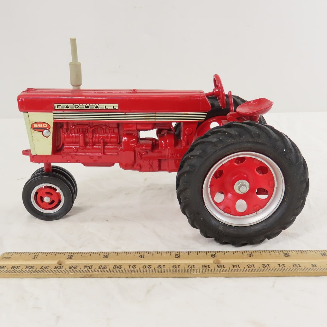 ERTL McCormick Farmall 560 Row Crop Tractors - 2