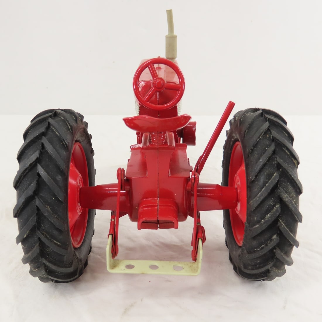 ERTL McCormick Farmall 560 Row Crop Tractors - 4