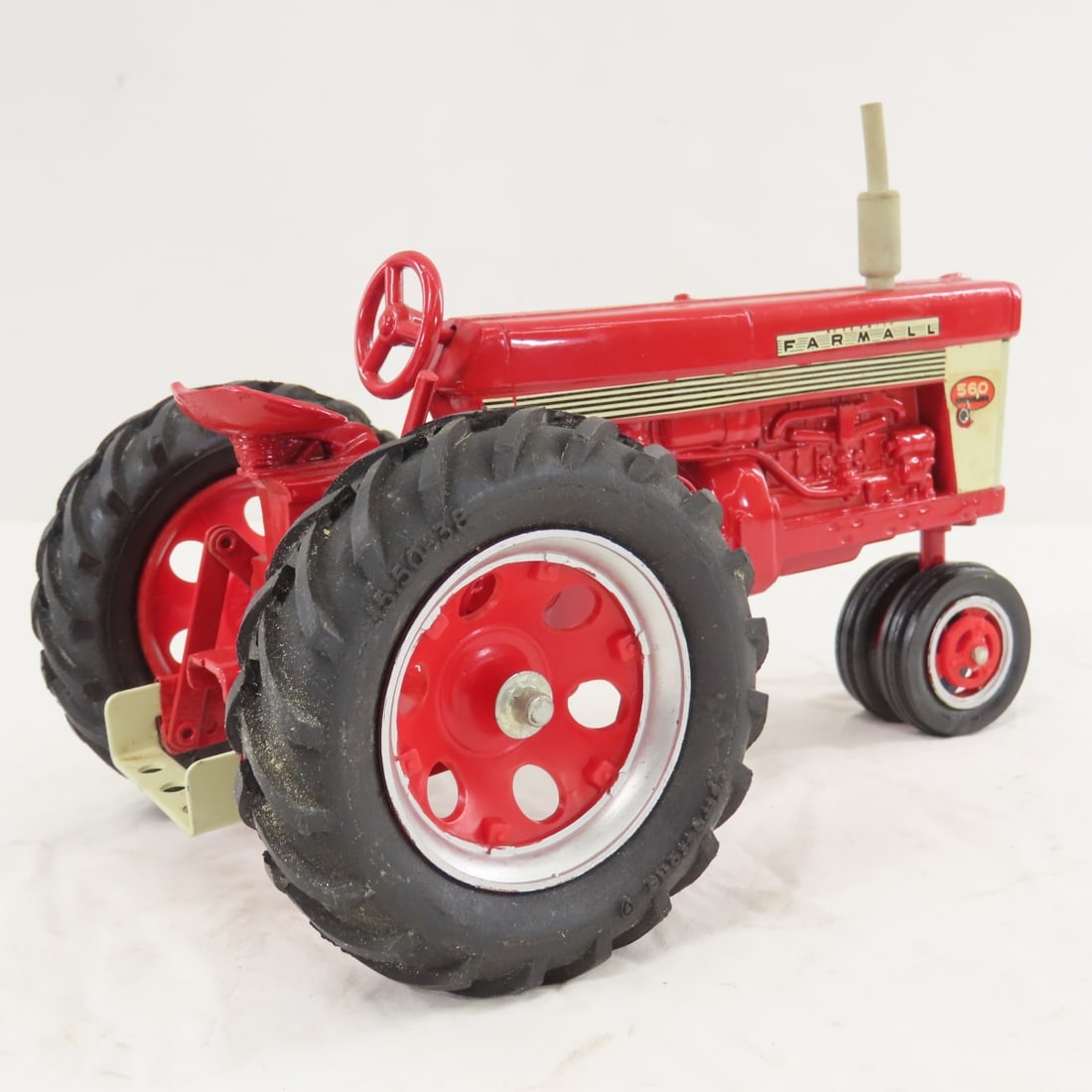 ERTL McCormick Farmall 560 Row Crop Tractors - 5