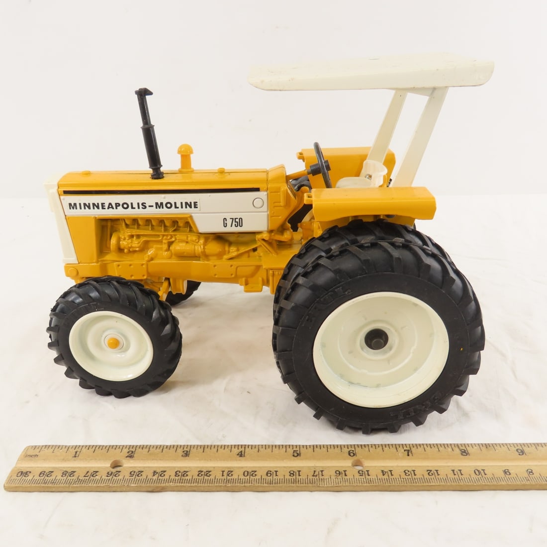 ERTL Minn-Moline G750 Tractor 1994 Toy Farmer - 2