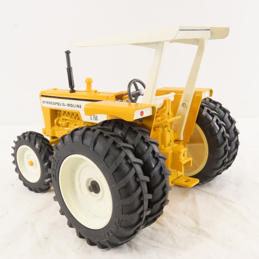 ERTL Minn-Moline G750 Tractor 1994 Toy Farmer - 3