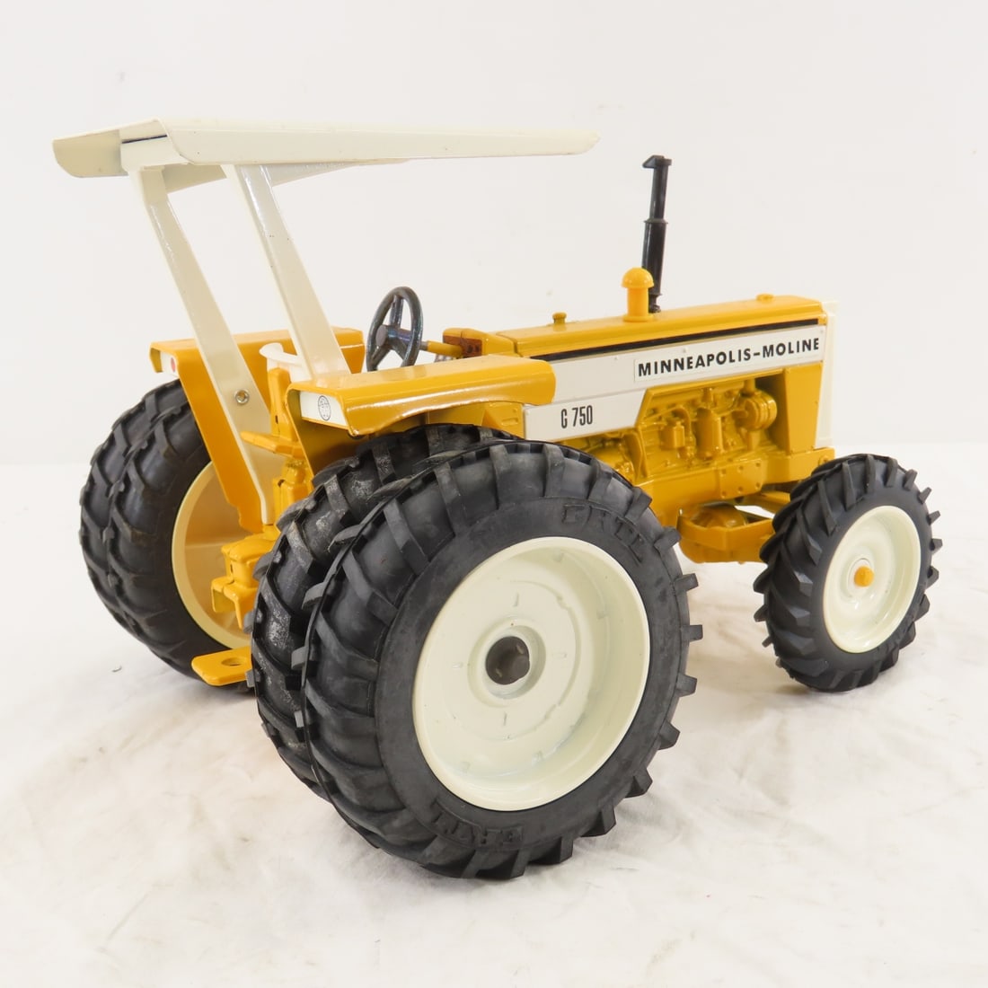 ERTL Minn-Moline G750 Tractor 1994 Toy Farmer - 5