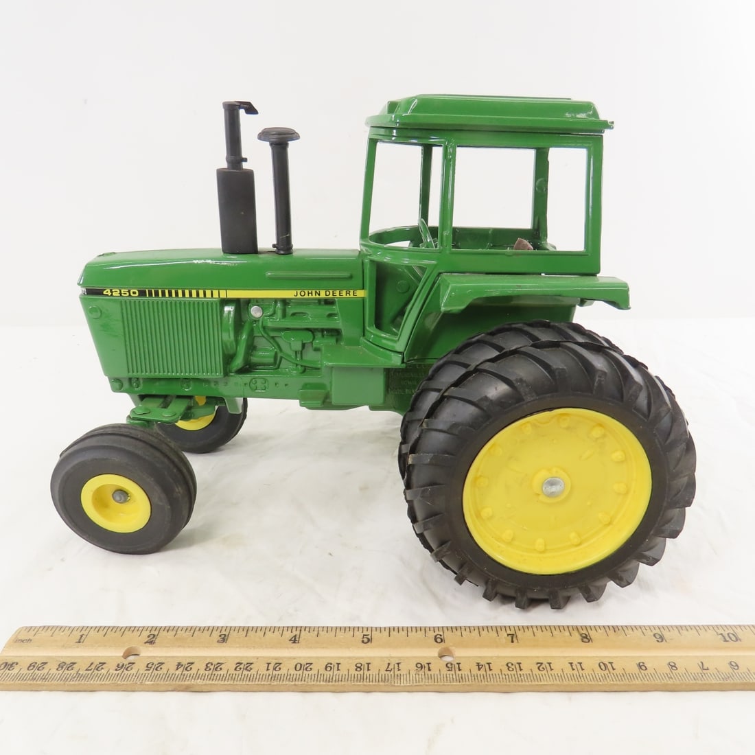 ERTL JD 4250 Row Crop Tractor 1982 Toy Farmer Show - 2