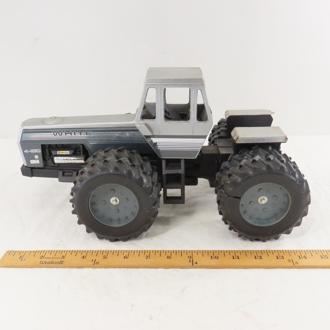 White 4-210 Field Boss 4WD Tractor Silver Stripe - 2
