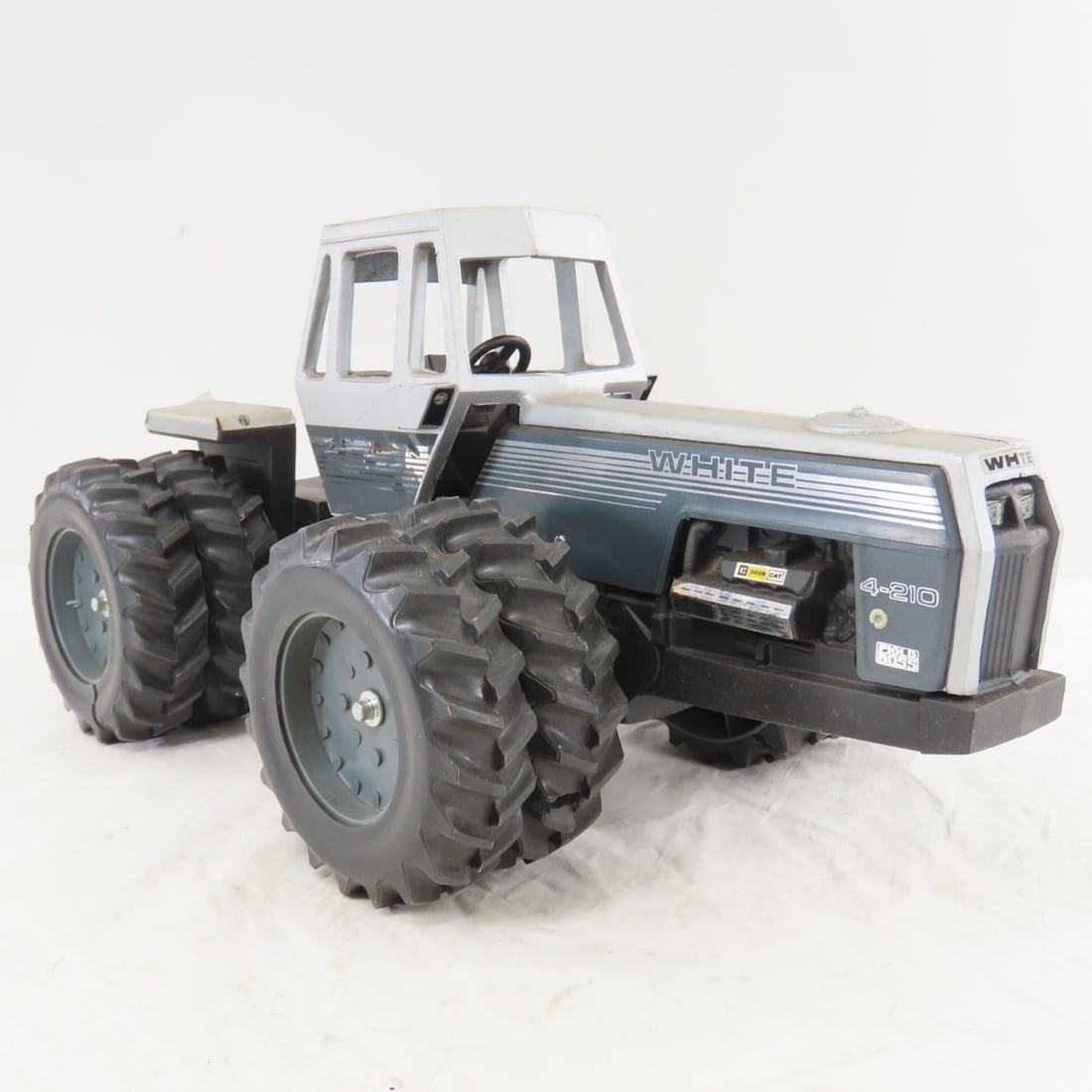 White 4-210 Field Boss 4WD Tractor Silver Stripe - 7