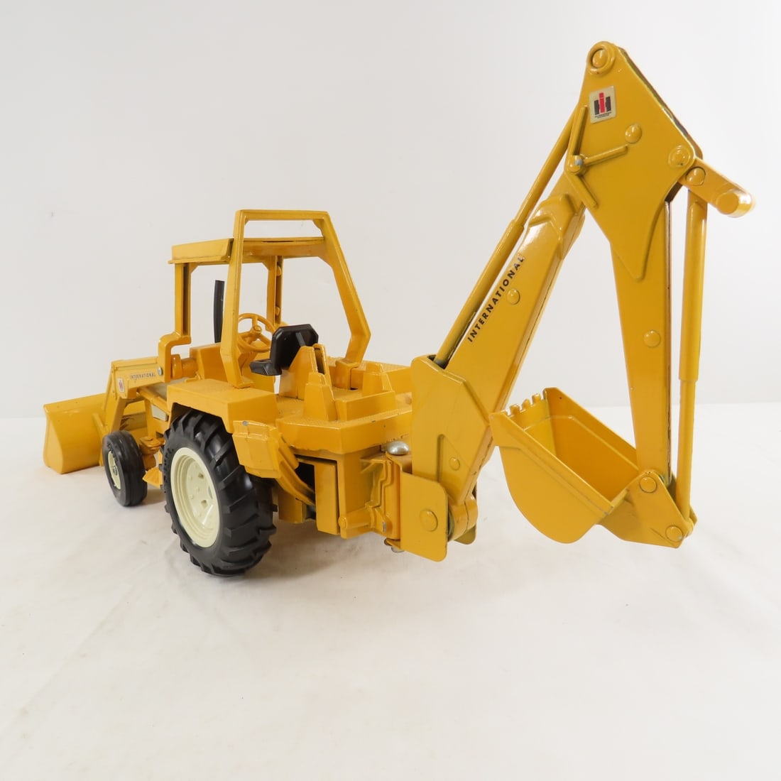 ERTL International Tractor, Loader & Back Hoe - 3