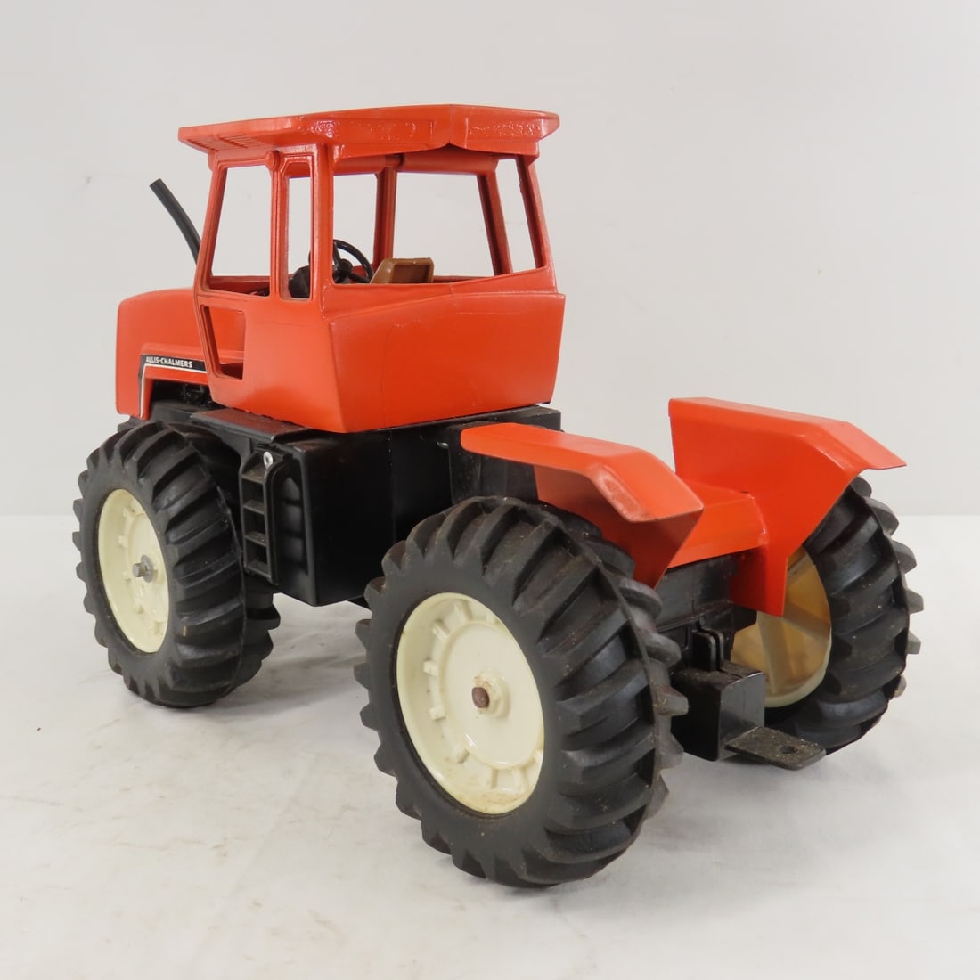 Ingenious Design Allis-Chalmers 4W-220 Tractor - 3