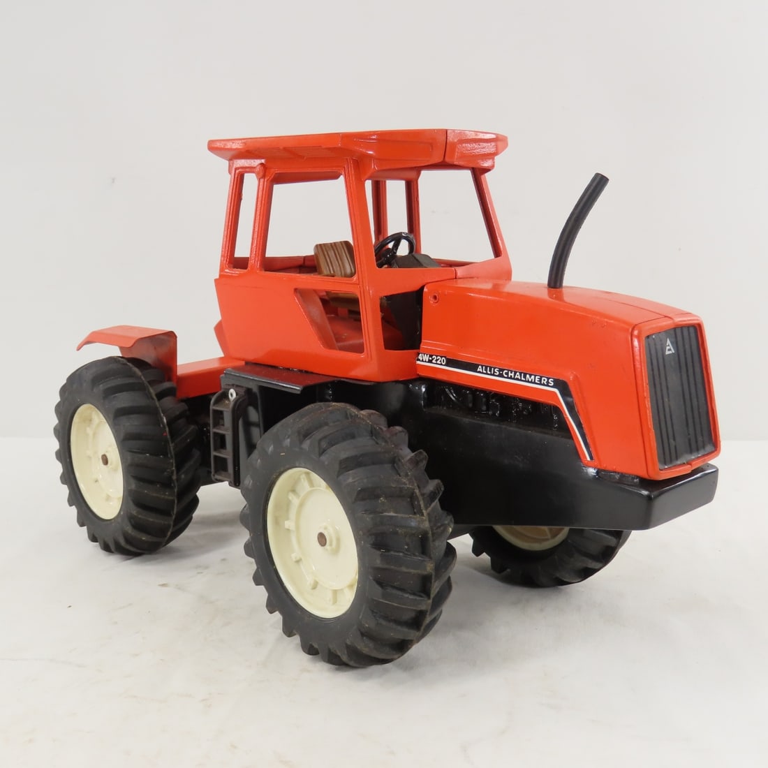 Ingenious Design Allis-Chalmers 4W-220 Tractor - 7