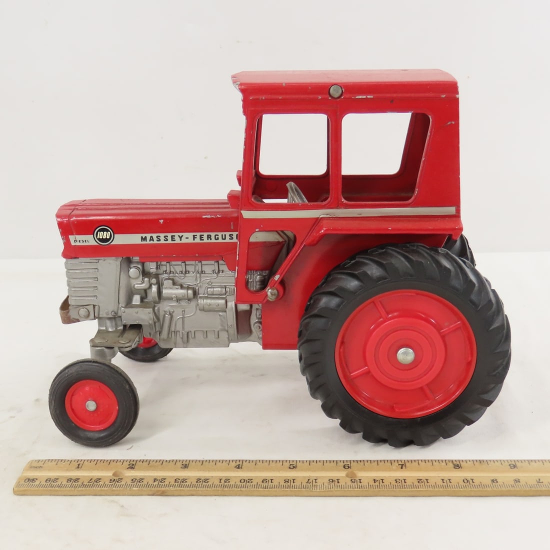 ERTL Massey-Ferguson 1080 Diesel Tractor with Cab - 2