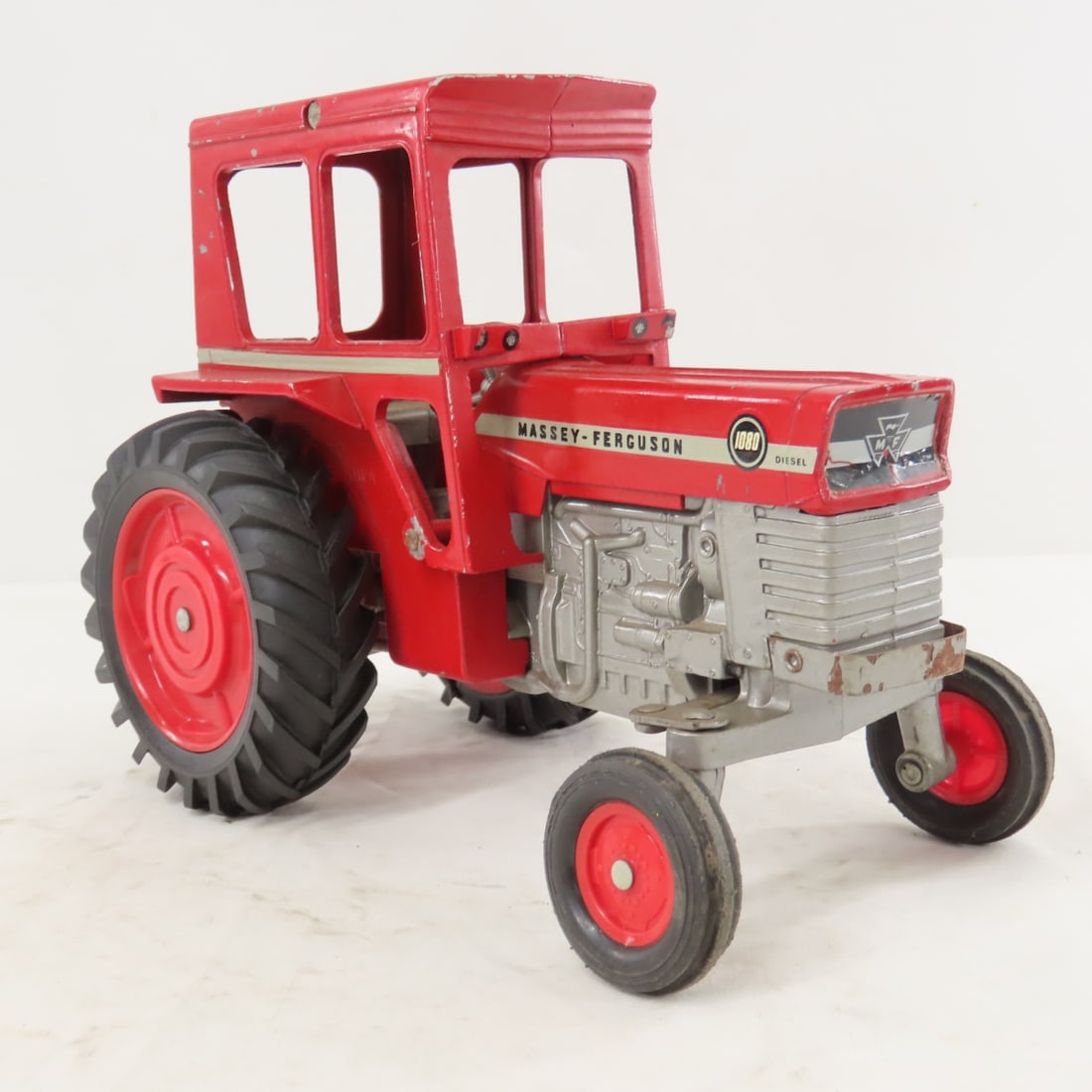ERTL Massey-Ferguson 1080 Diesel Tractor with Cab - 7