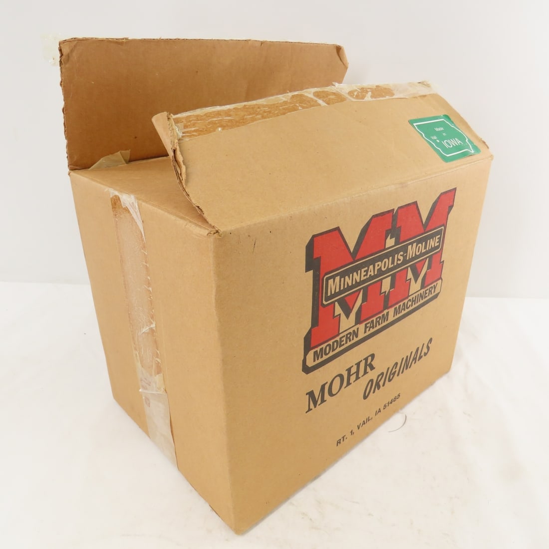 Mohr M-M Brown Belly G705 WF Tractor with Box - 17
