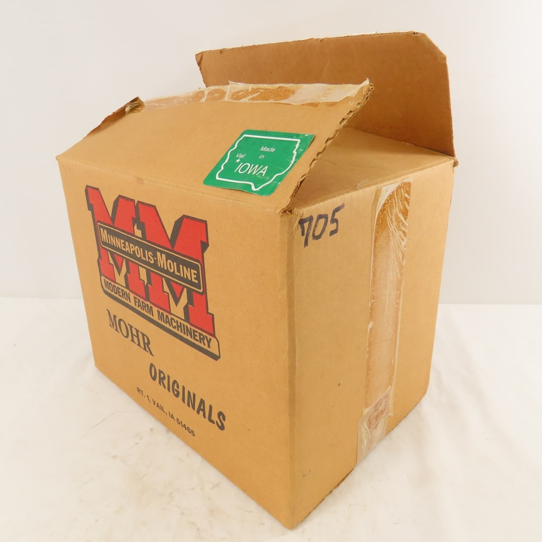 Mohr M-M Brown Belly G705 WF Tractor with Box - 20