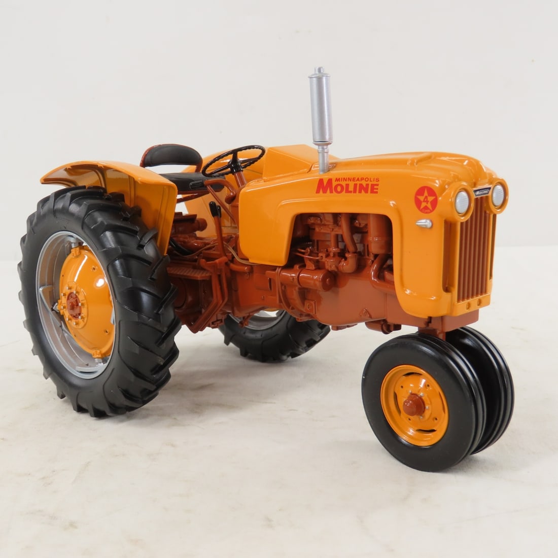 SpecCast M-M Brown Belly Star Super Tractor - 7