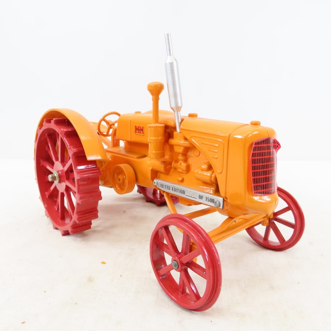 Minneapolis- Moline UTS Tractor LE 50/1500 - 7