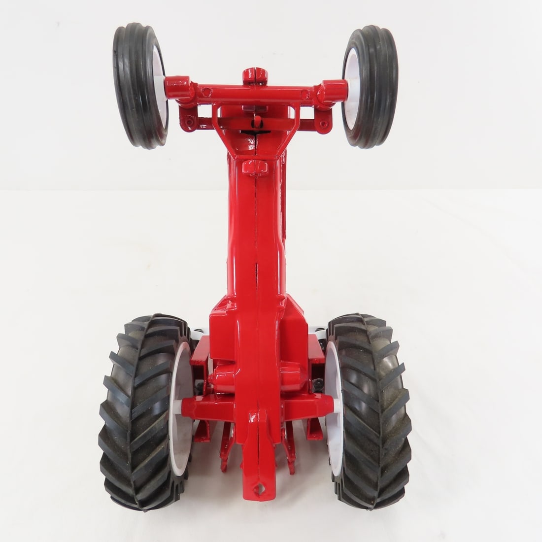 Scale Models White Oliver 1855 WF Tractor - 10