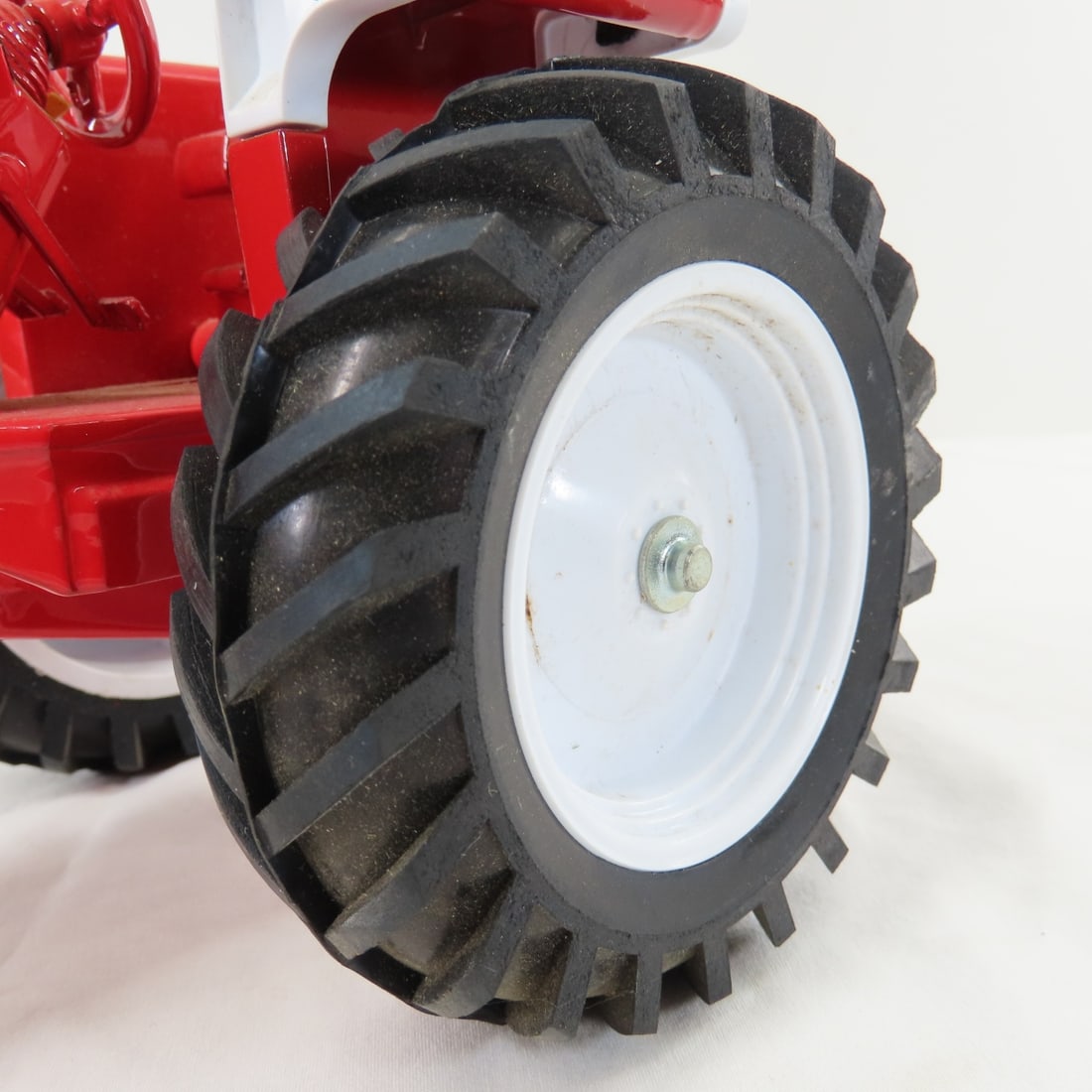 Scale Models White Oliver 1855 WF Tractor - 17