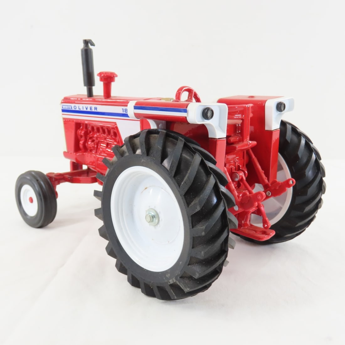Scale Models White Oliver 1855 WF Tractor - 3