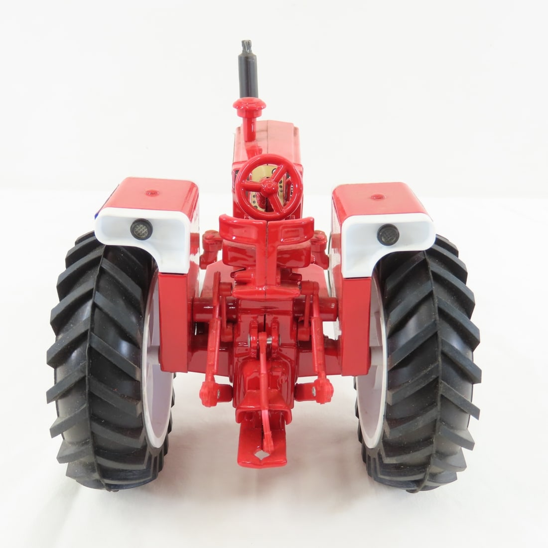 Scale Models White Oliver 1855 WF Tractor - 4