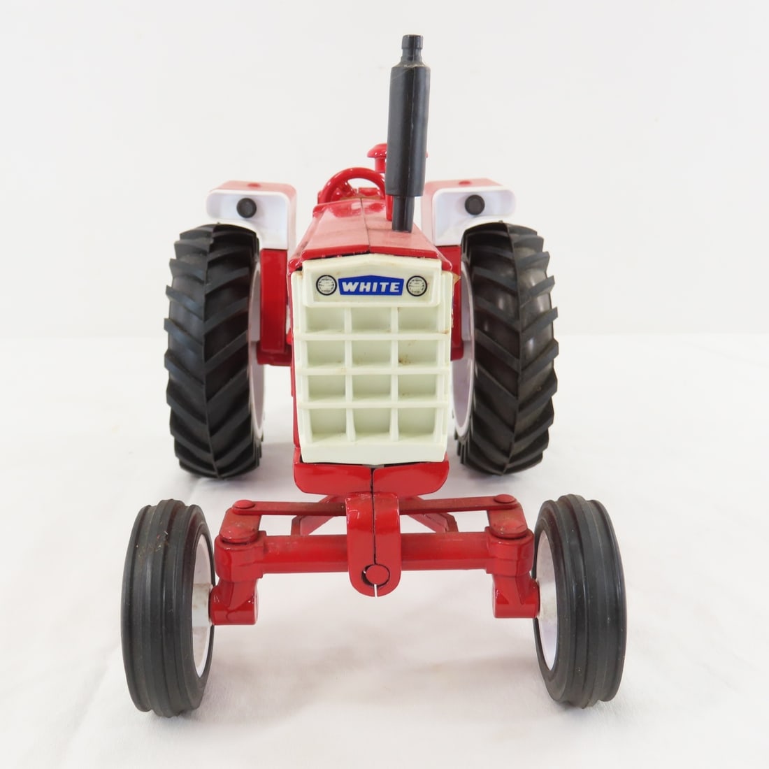 Scale Models White Oliver 1855 WF Tractor - 8