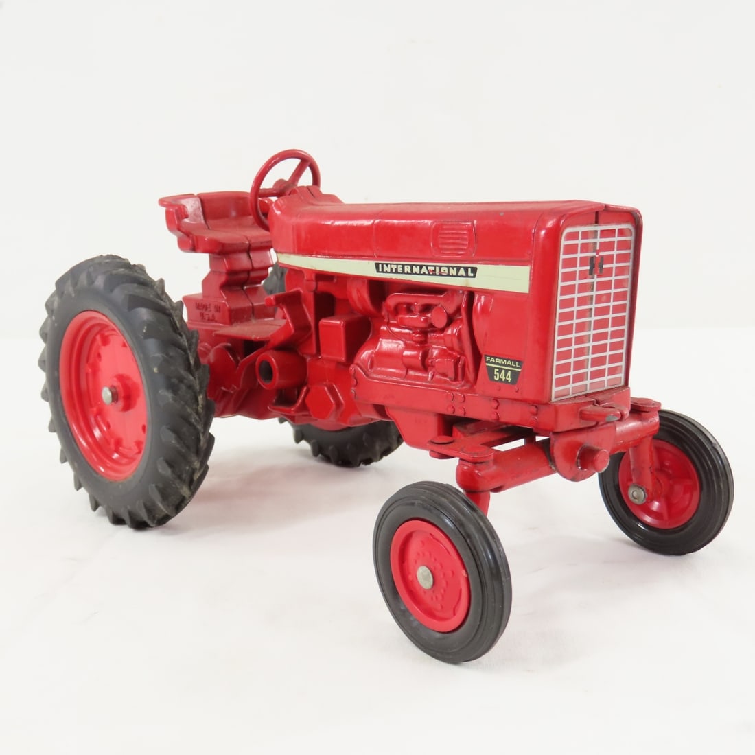 ERTL International Farmall 544 Row Crop Tractor - 7