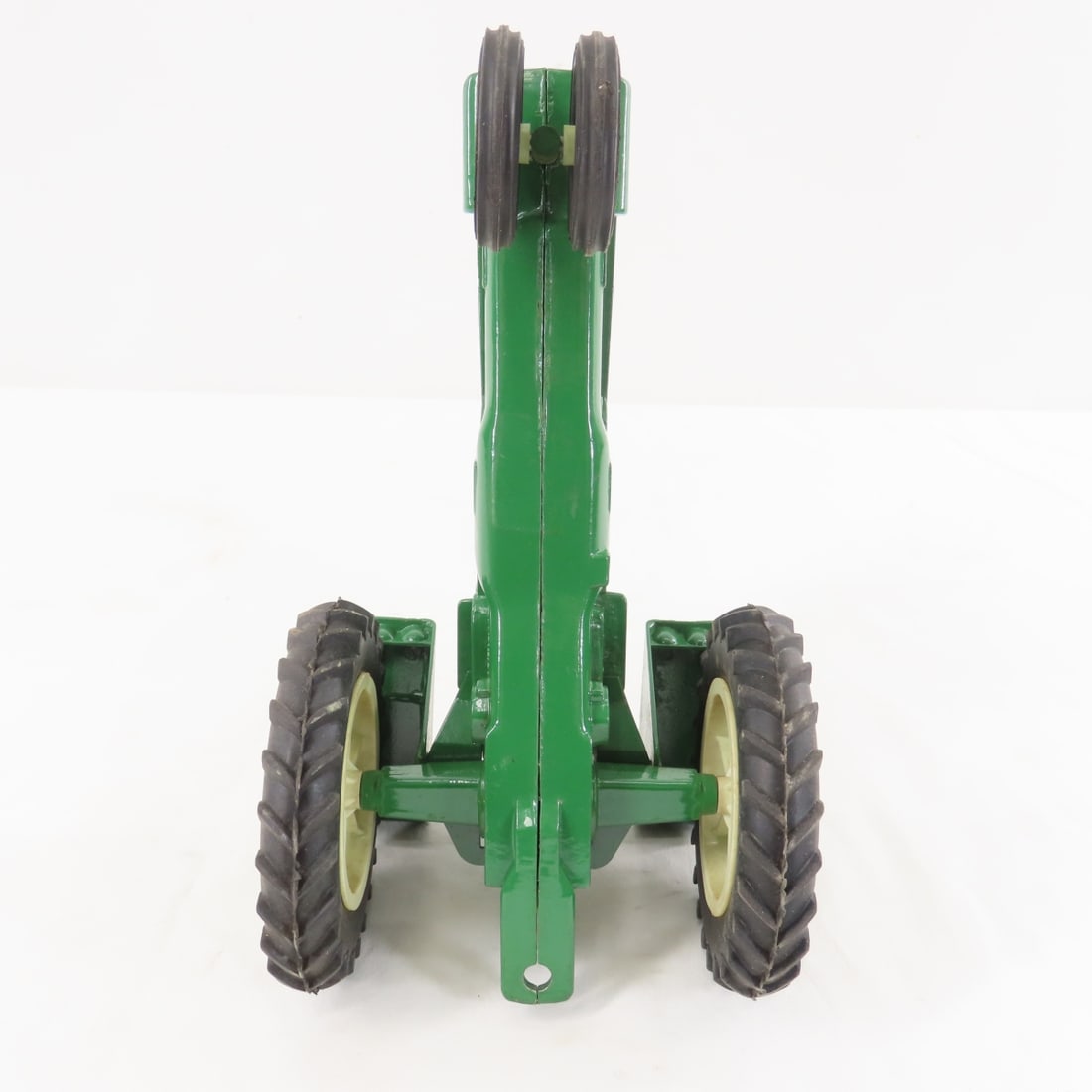 ERTL White Oliver 1855 NF Tractor - 10