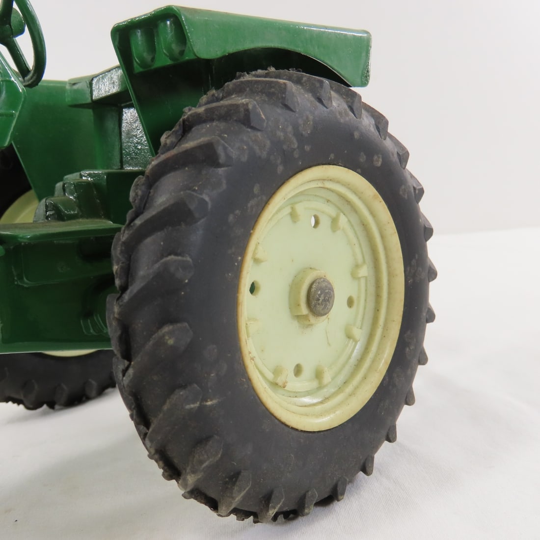 ERTL White Oliver 1855 NF Tractor - 16