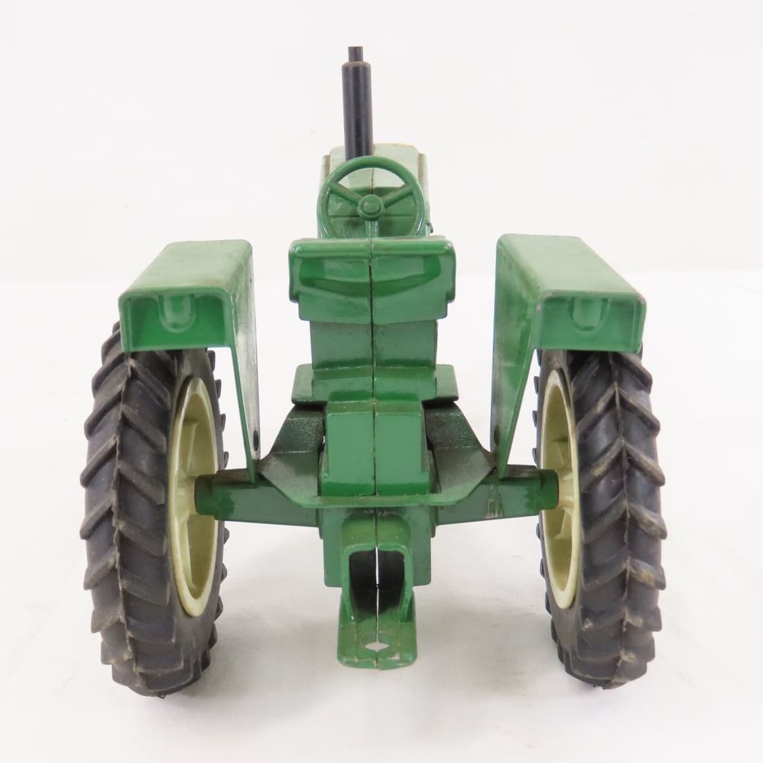ERTL White Oliver 1855 NF Tractor - 4
