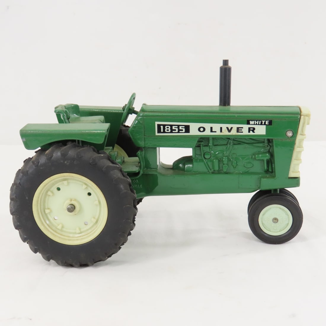 ERTL White Oliver 1855 NF Tractor - 6