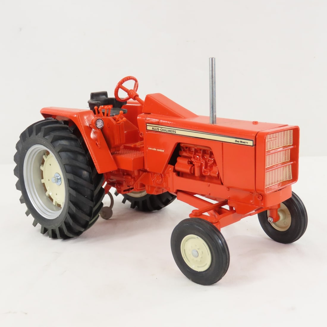 JLE Scale Models A-C One-Ninety Tractor 1989 Show - 7
