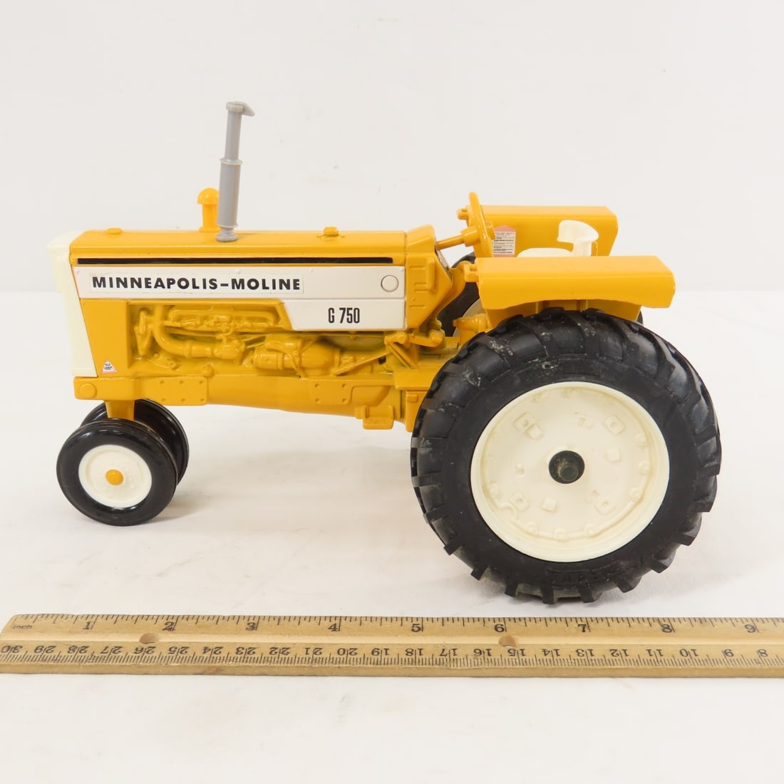 ERTL White Minneapolis-Moline G-750 Tractor w/ Box - 2