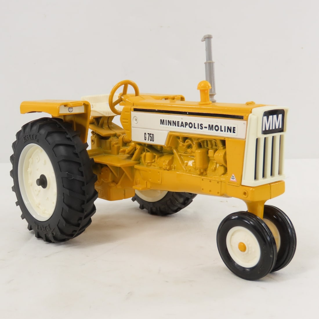 ERTL White Minneapolis-Moline G-750 Tractor w/ Box - 7