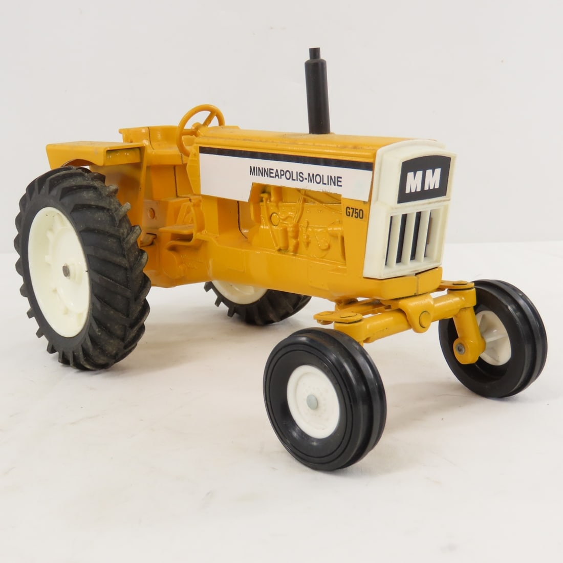 ERTL Minneapolis-Moline G750 WF Row Crop Tractor - 7