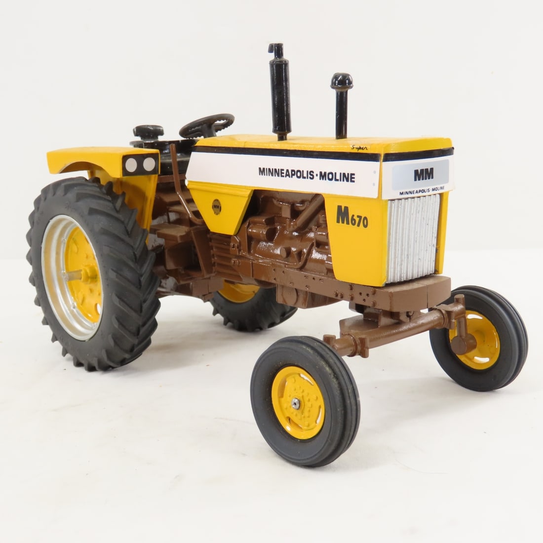 Custom M-M Brown Belly M670 Row Crop WF Tractor - 7