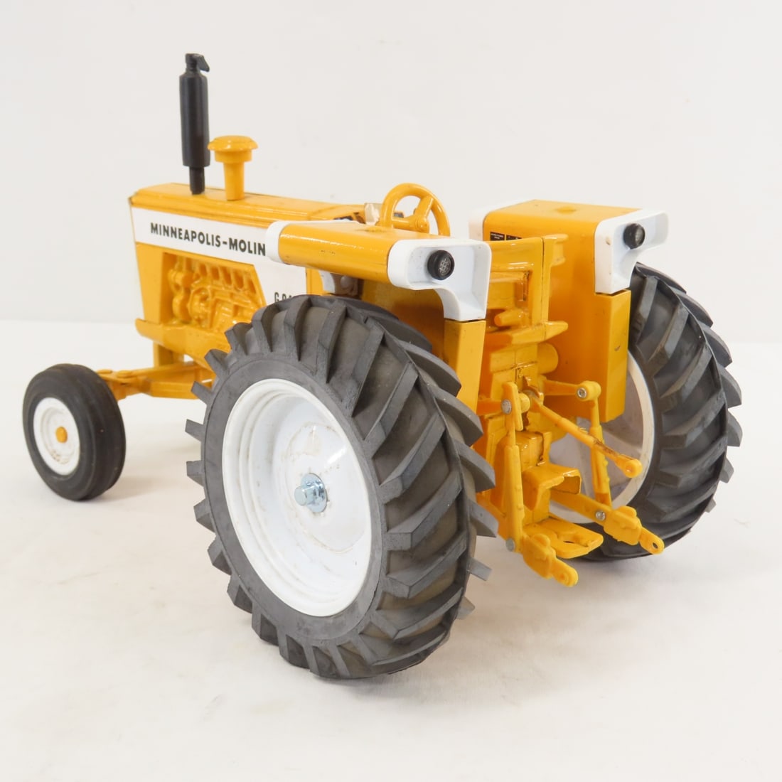 Scale Models Minneapolis-Moline G940 WF Tractor - 3