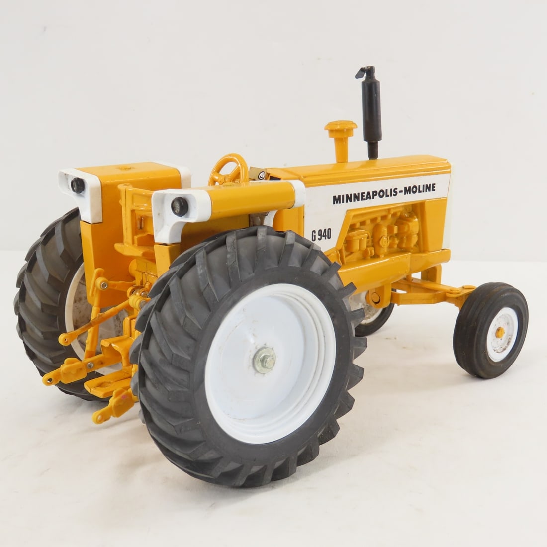 Scale Models Minneapolis-Moline G940 WF Tractor - 5