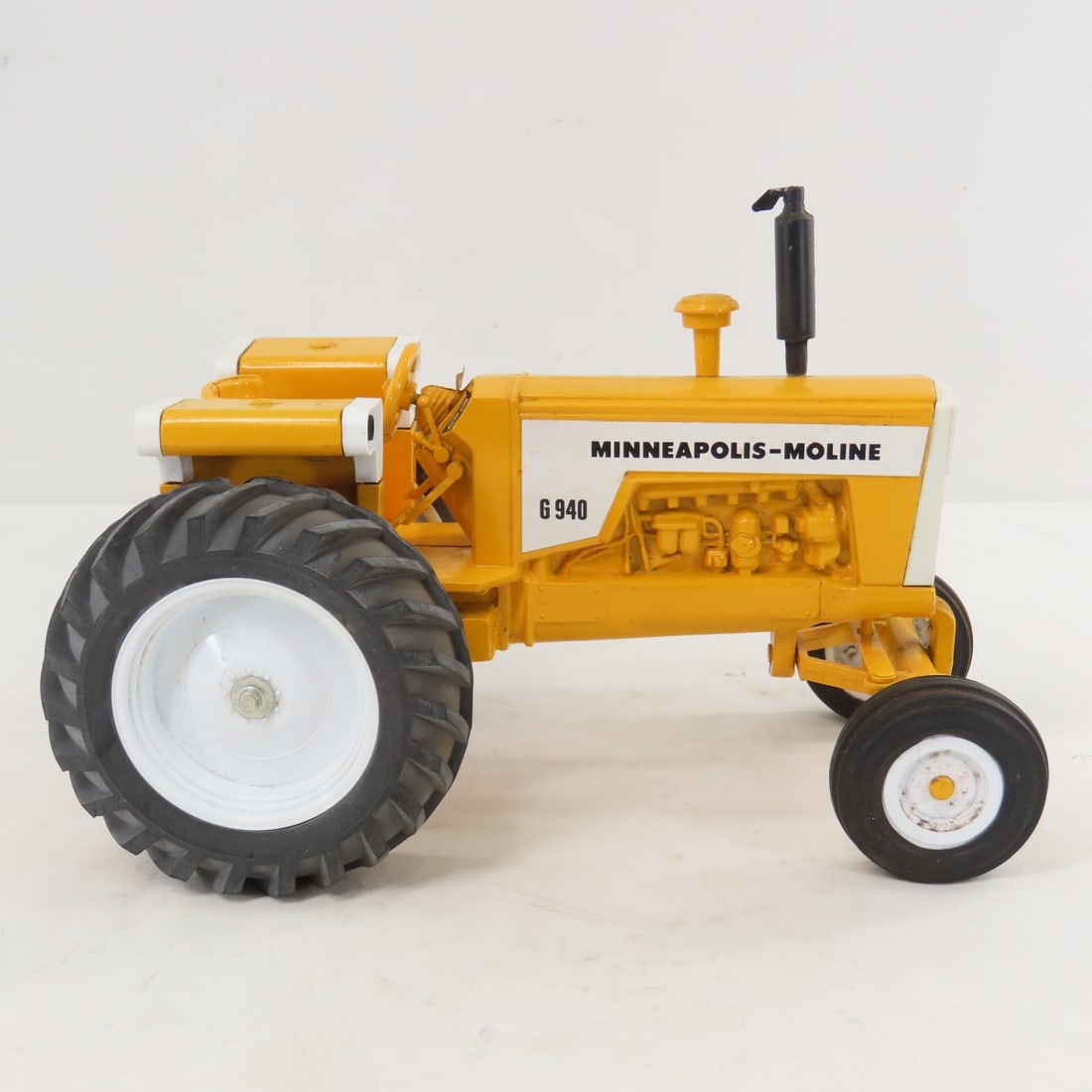 Scale Models Minneapolis-Moline G940 WF Tractor - 6
