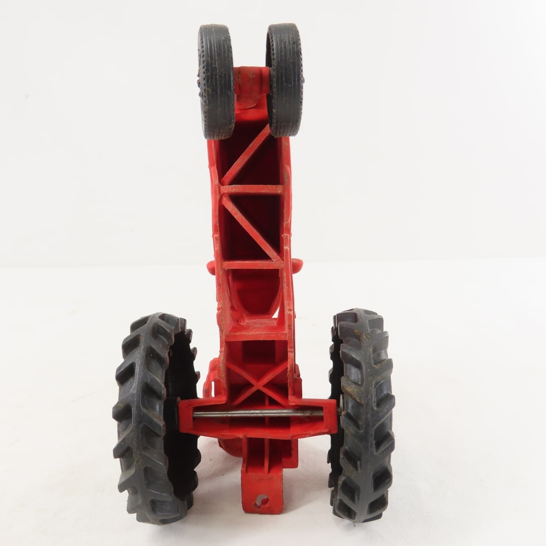 2 Auburn 572 Rubber Tractors with Drivers - 10