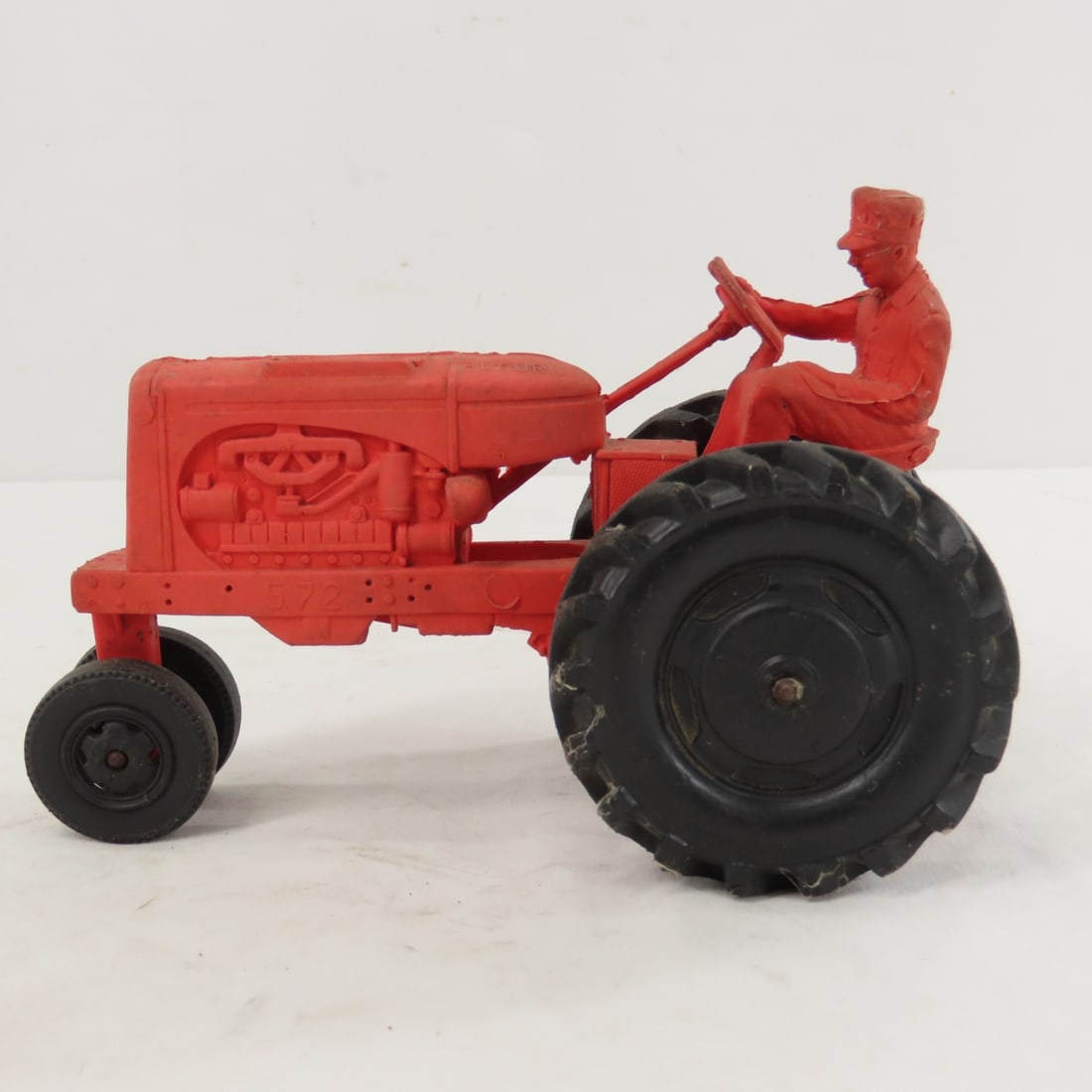 2 Auburn 572 Rubber Tractors with Drivers - 14