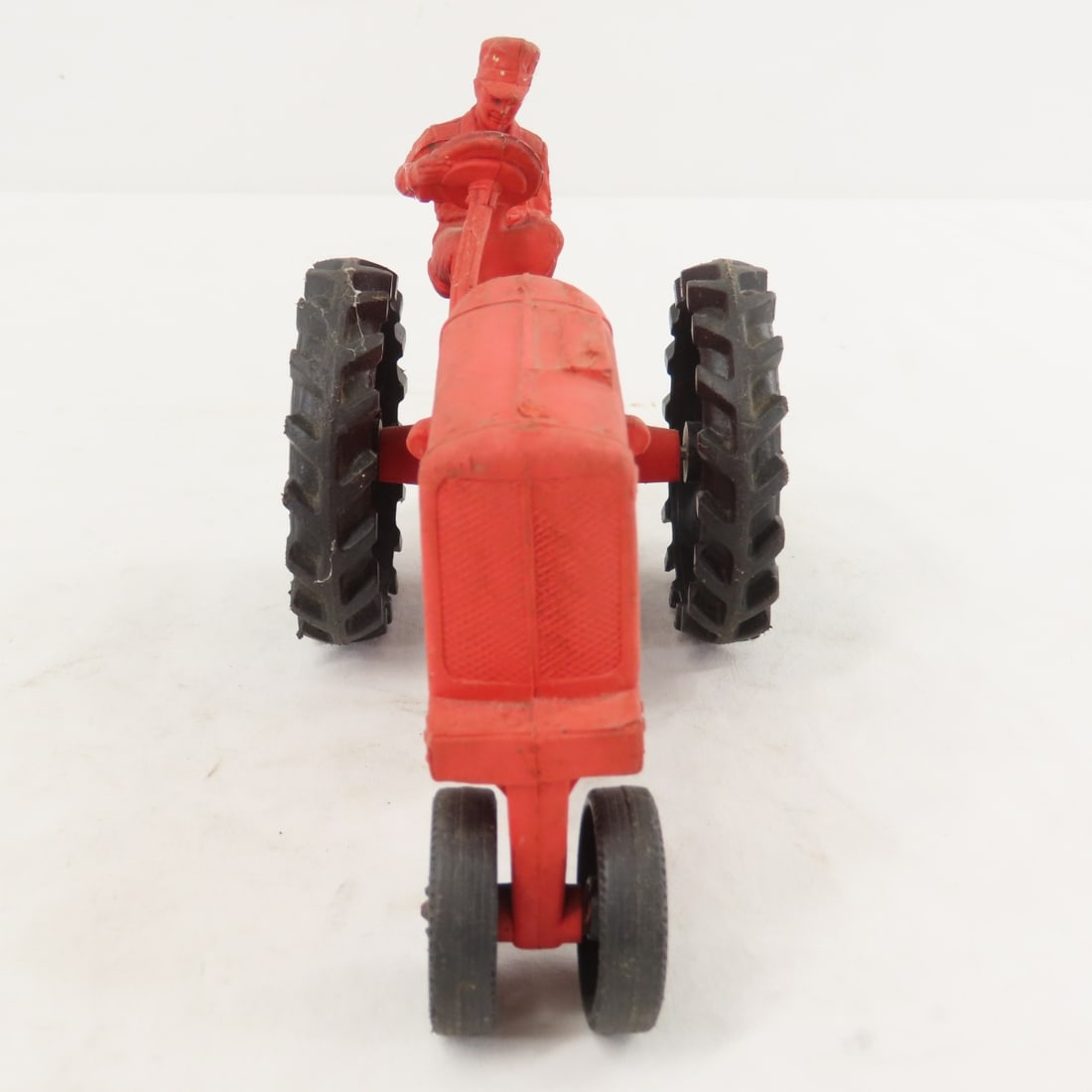 2 Auburn 572 Rubber Tractors with Drivers - 17