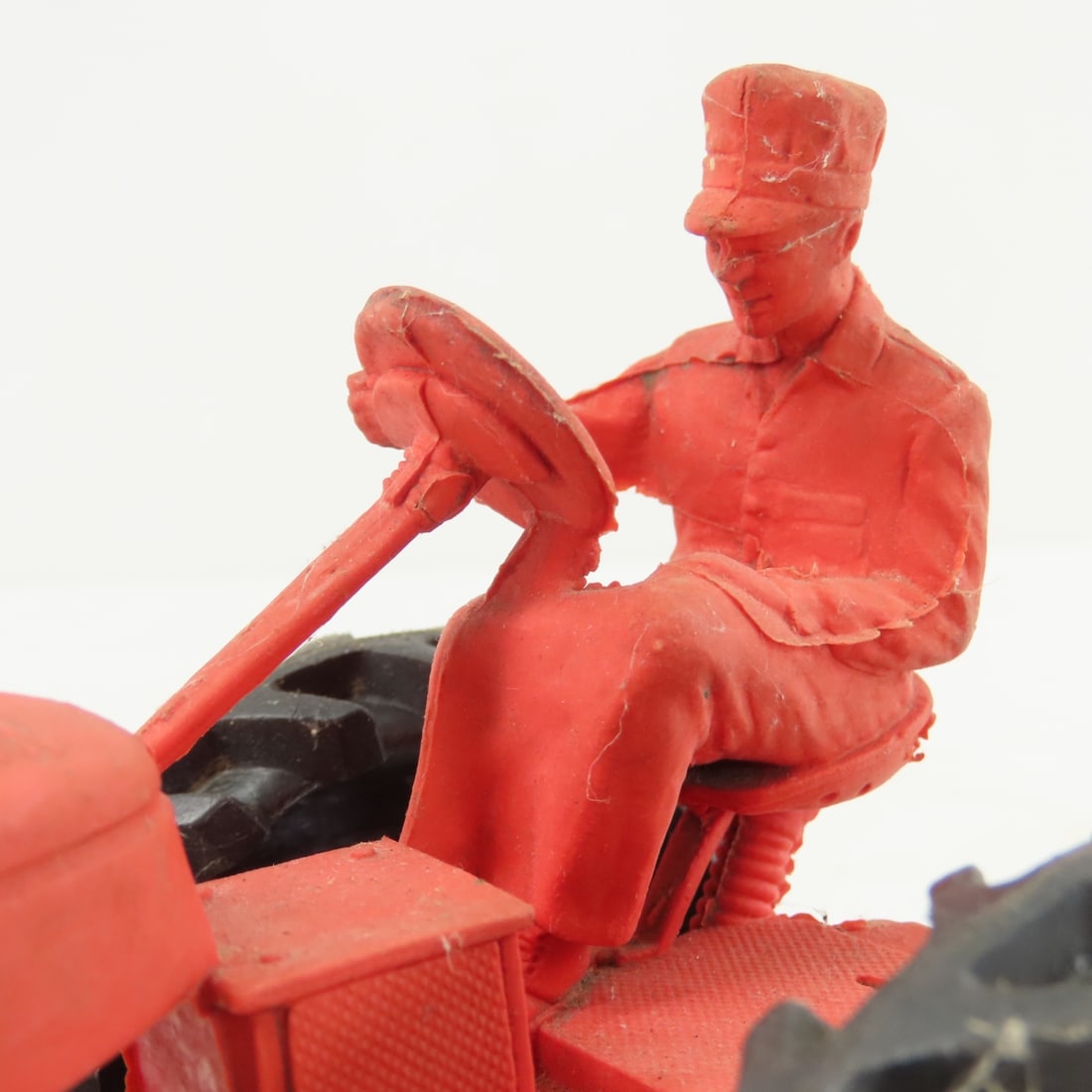 2 Auburn 572 Rubber Tractors with Drivers - 19
